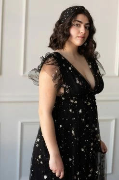 Confête Clothing Starry Eyed Glitter Star Mesh Maxi- Gold