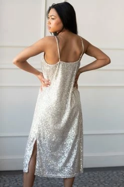 Confête SOLD OUT - Shine On Sequin Midi Dress