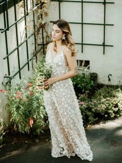 Confête The Bridal Suite Lily Floral Studs