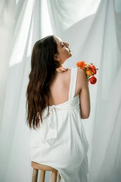 Confête Cristina Bow-Tie Back Midi Dress - White