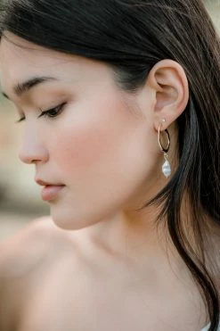 Confête The Bridal Suite Pearl Baguette Hoops
