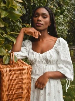 Linny Co The Bridal Suite Aphrodite Long Gold Drop Earrings With Pearl