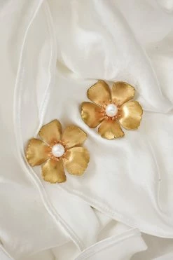 The Pink Reef Serena Gold Floral Stud Earrings With Pearl