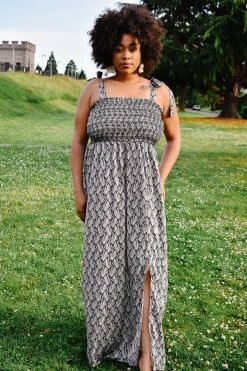 Confête Clothing Gia Black And White Leaf Print Maxi Dress