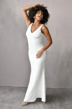 Confête Clothing Lexi V Neck Maxi Dress