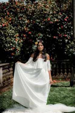 Confête Clothing Naomi White Pleated Maxi Dress